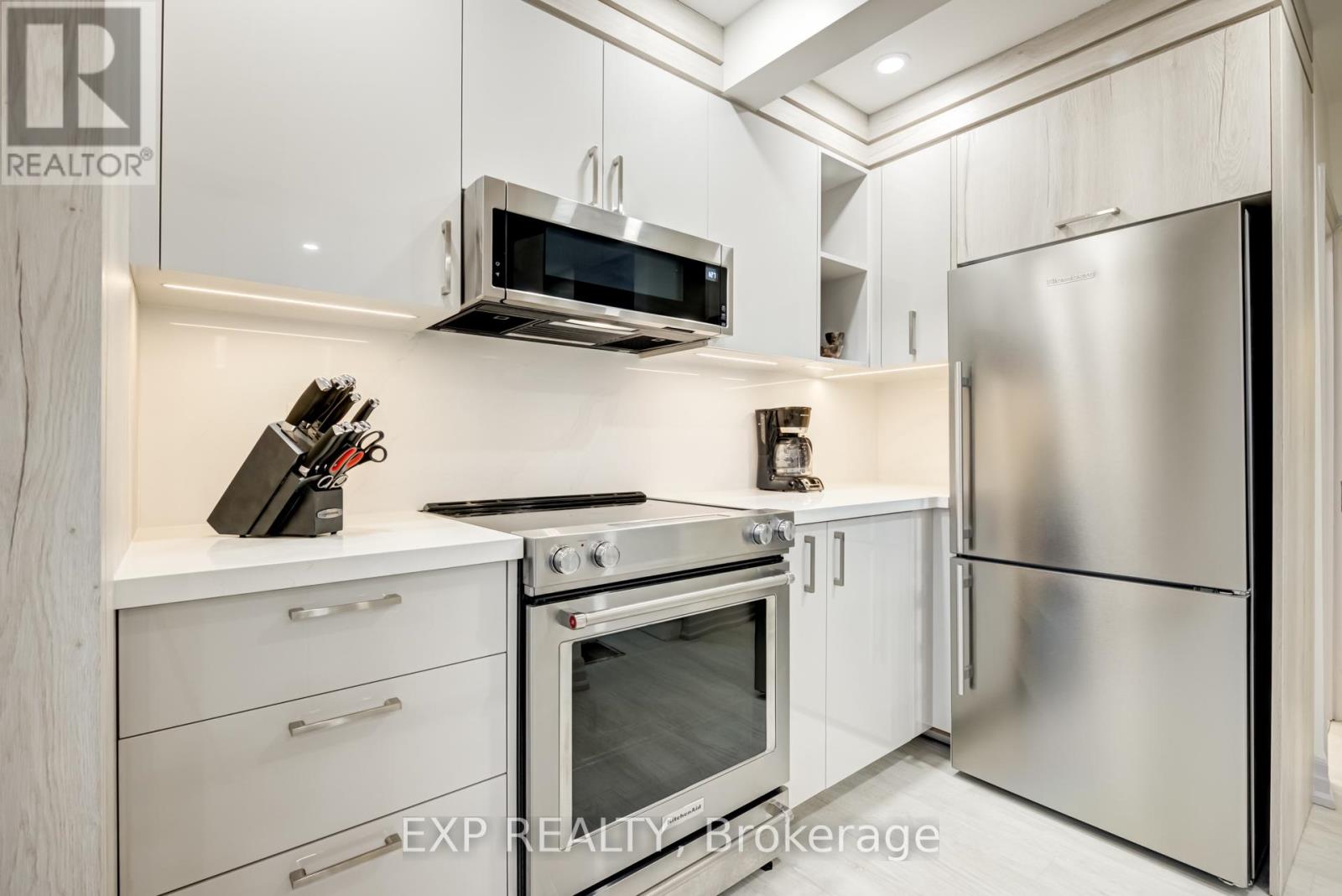 19 Albani Street, Toronto, Ontario  M8V 1X3 - Photo 11 - W12430783