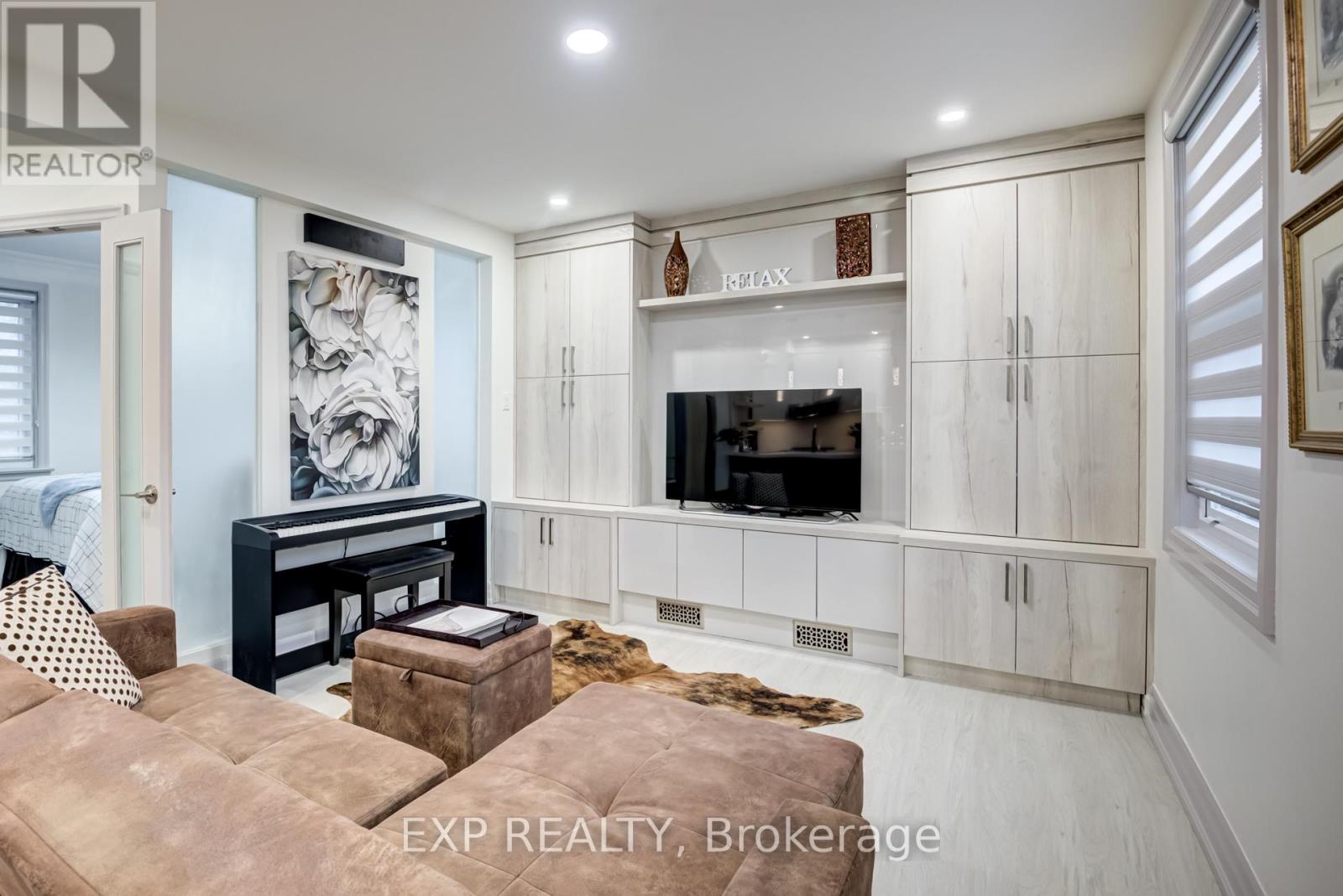 19 Albani Street, Toronto, Ontario  M8V 1X3 - Photo 3 - W12430783