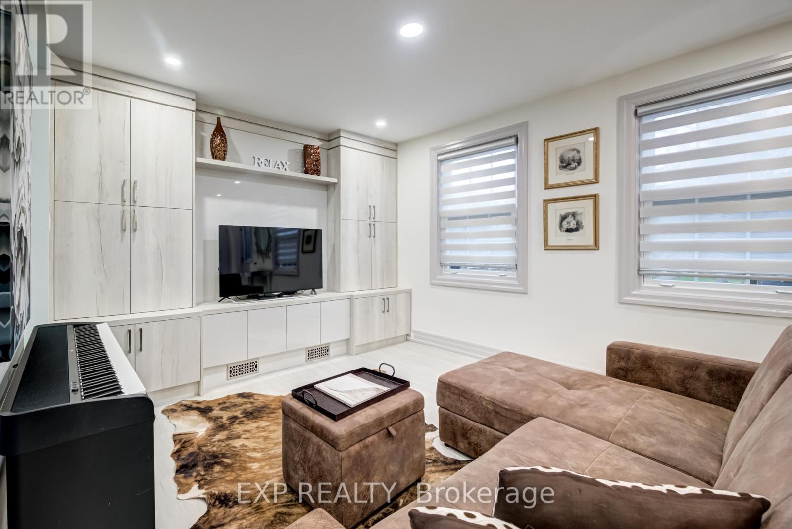 19 Albani Street, Toronto, Ontario  M8V 1X3 - Photo 5 - W12430783