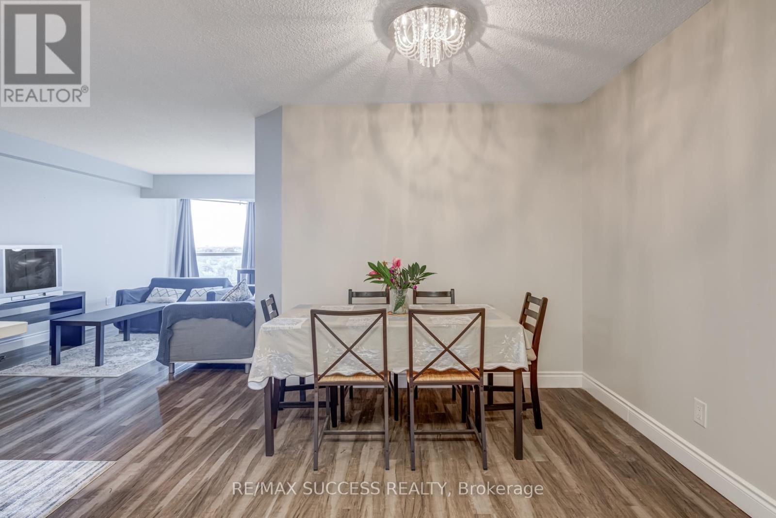 713 - 145 Hillcrest Avenue, Mississauga, Ontario  L5B 3Z1 - Photo 10 - W12430786