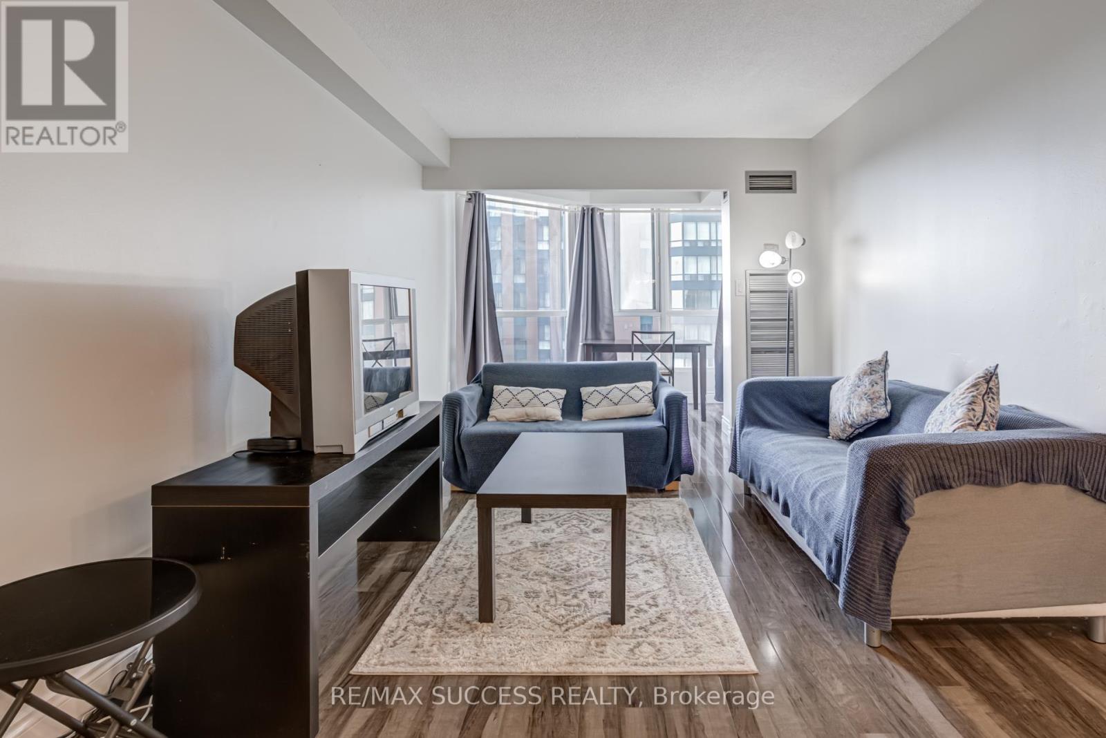 713 - 145 Hillcrest Avenue, Mississauga, Ontario  L5B 3Z1 - Photo 11 - W12430786