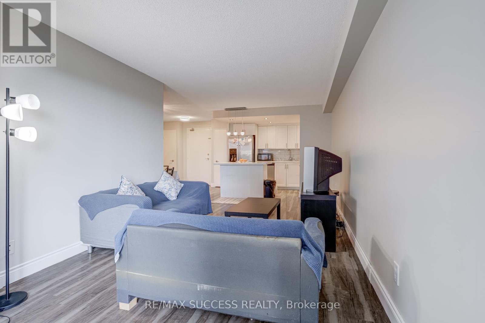 713 - 145 Hillcrest Avenue, Mississauga, Ontario  L5B 3Z1 - Photo 12 - W12430786