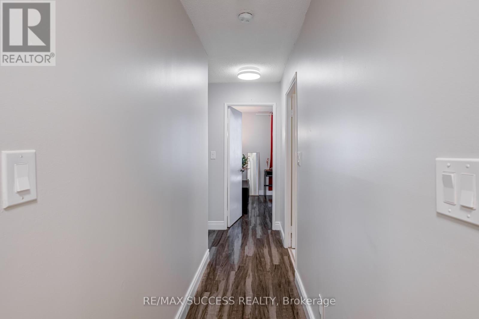 713 - 145 Hillcrest Avenue, Mississauga, Ontario  L5B 3Z1 - Photo 14 - W12430786