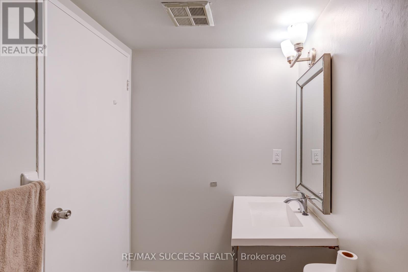 713 - 145 Hillcrest Avenue, Mississauga, Ontario  L5B 3Z1 - Photo 21 - W12430786