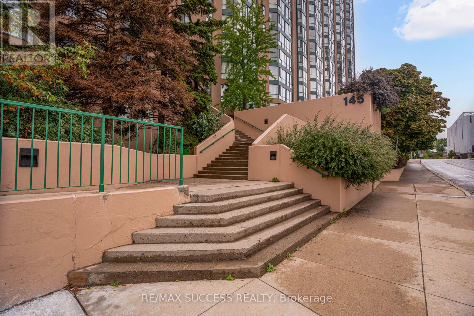 713 - 145 Hillcrest Avenue, Mississauga, Ontario  L5B 3Z1 - Photo 27 - W12430786