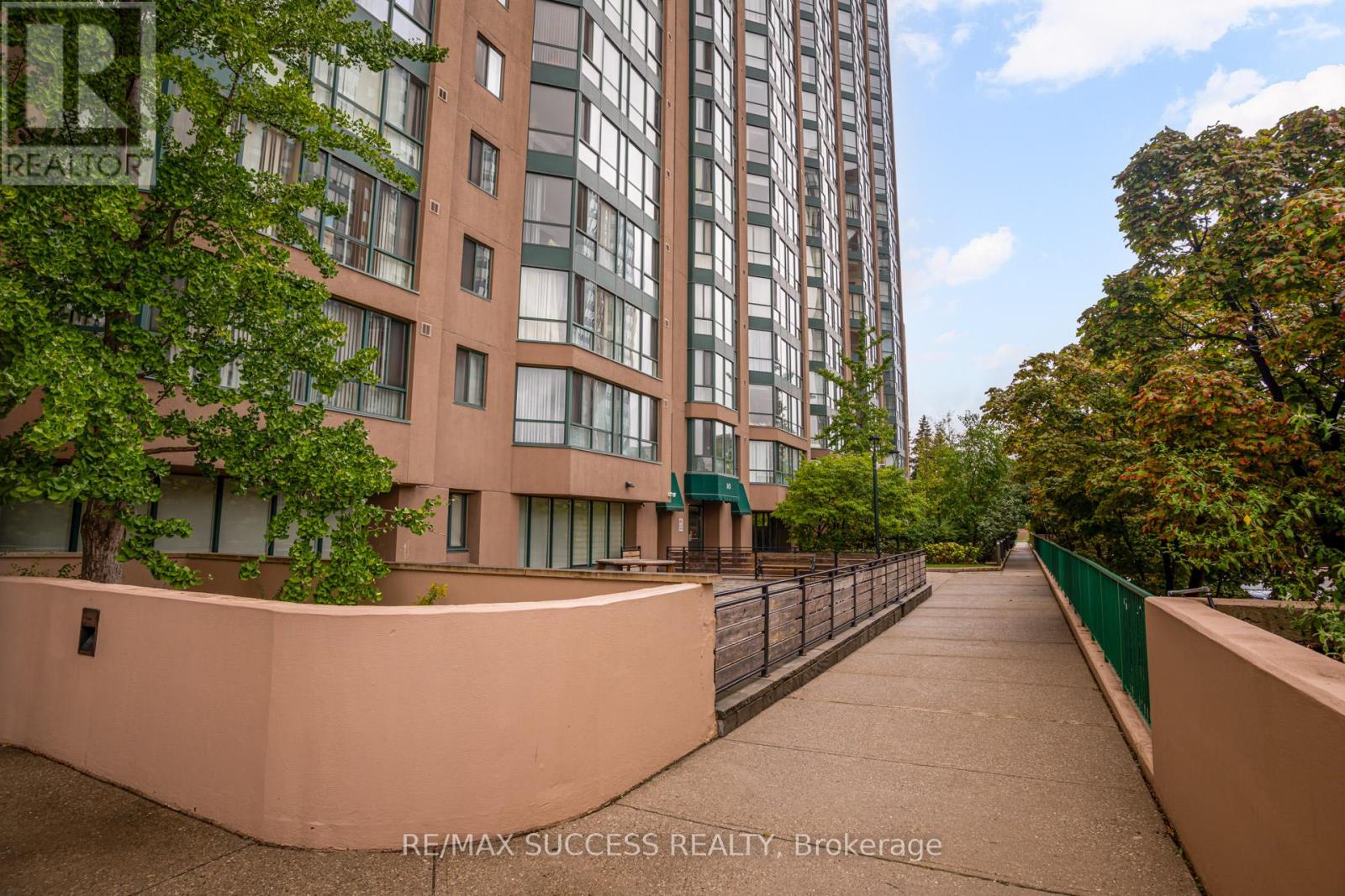 713 - 145 Hillcrest Avenue, Mississauga, Ontario  L5B 3Z1 - Photo 28 - W12430786
