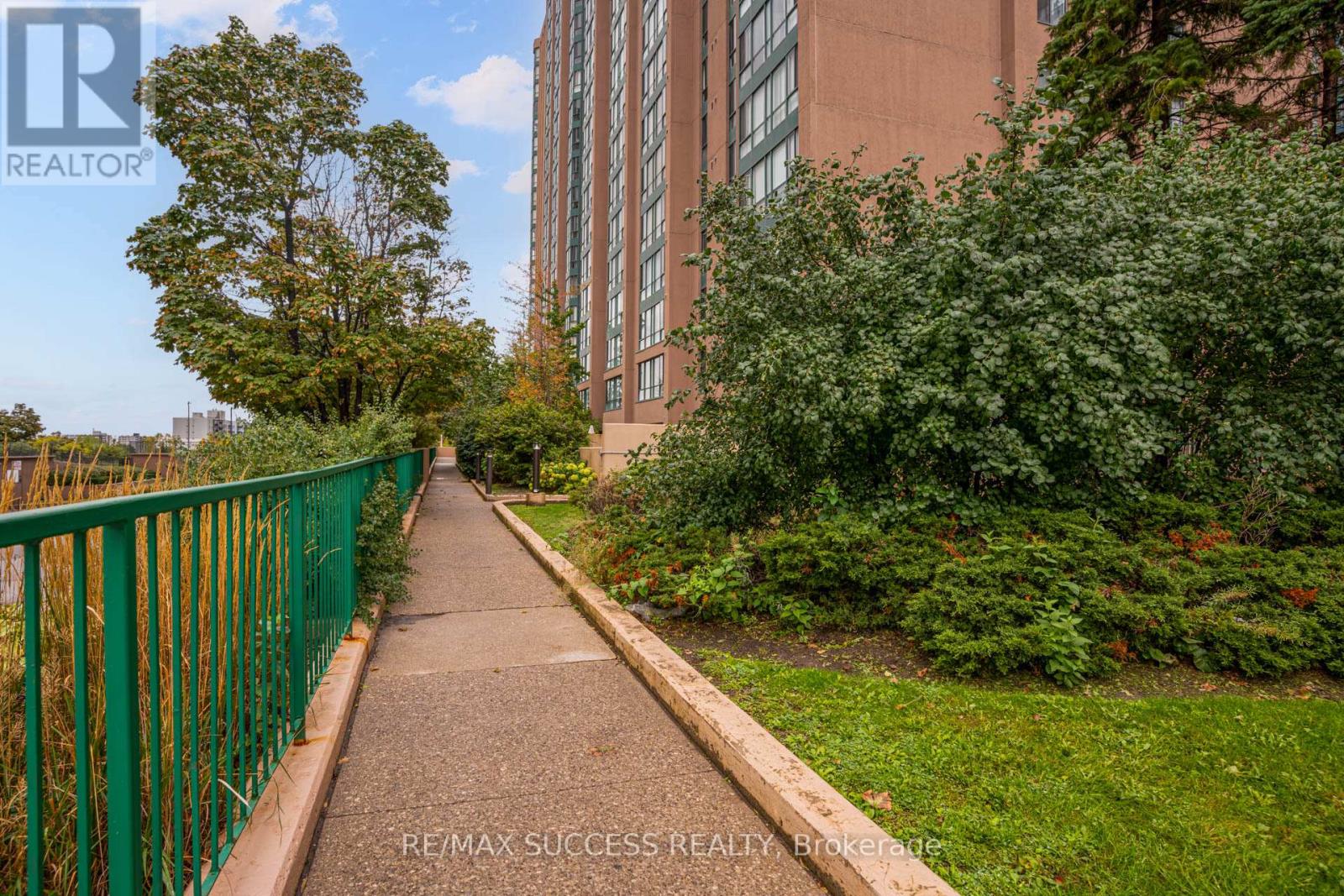 713 - 145 Hillcrest Avenue, Mississauga, Ontario  L5B 3Z1 - Photo 30 - W12430786