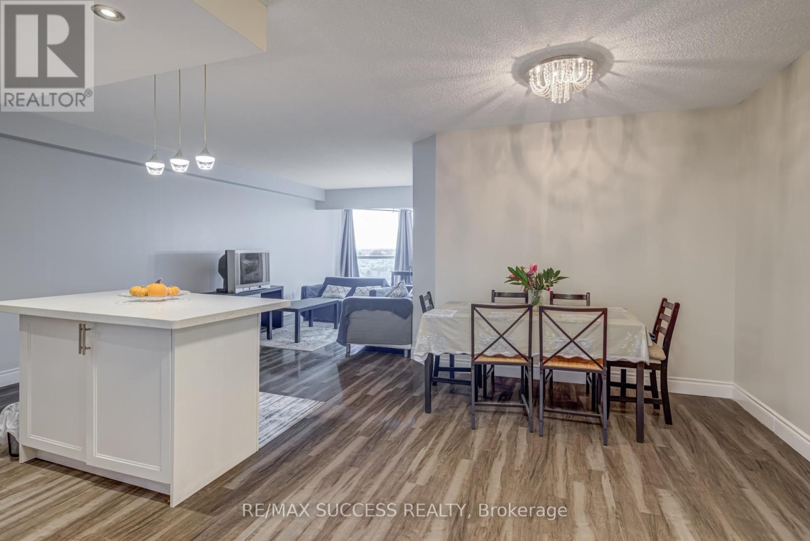 713 - 145 Hillcrest Avenue, Mississauga, Ontario  L5B 3Z1 - Photo 7 - W12430786