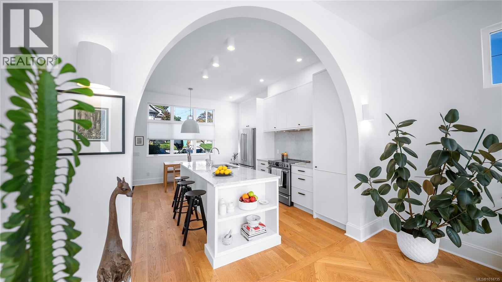 24 230 Wilson St, Victoria, British Columbia  V9A 3G2 - Photo 2 - 1014735