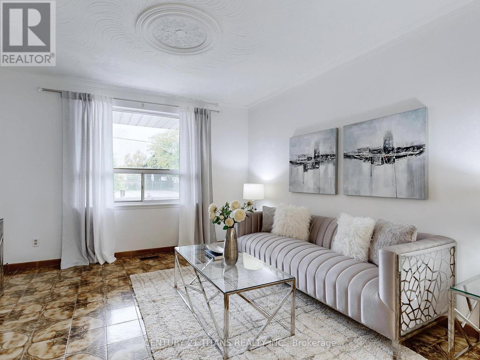 67 Holland Park Avenue, Toronto, Ontario  M6C 1M2 - Photo 4 - C12430376