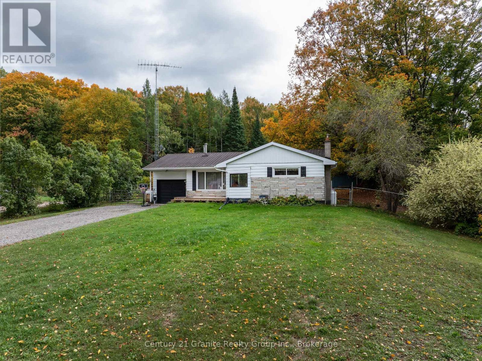 1229 Spring Valley Road, Minden Hills, Ontario  K0M 2K0 - Photo 2 - X12304678