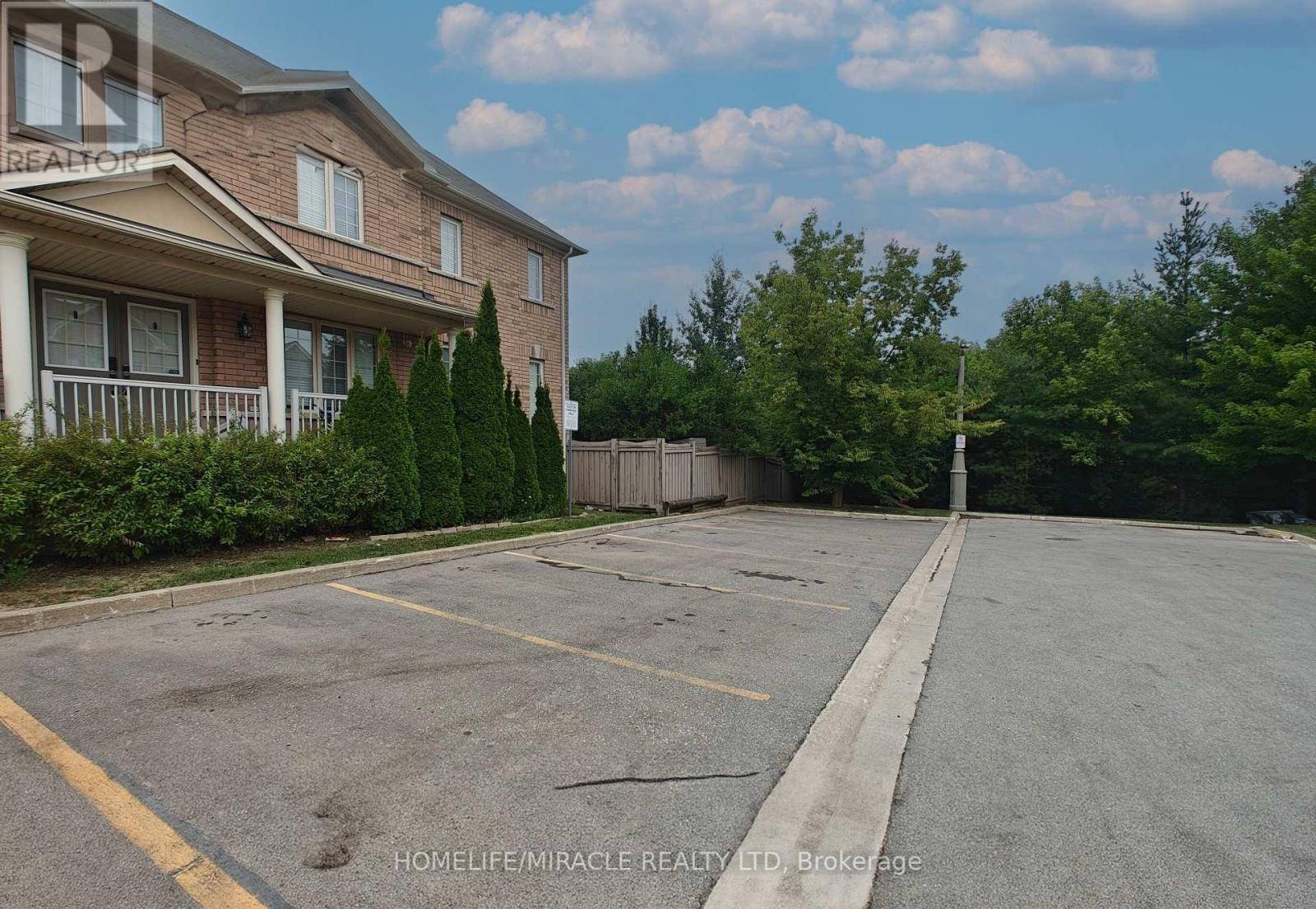 6 September Place, Brampton, Ontario  L6R 0L8 - Photo 2 - W12430814