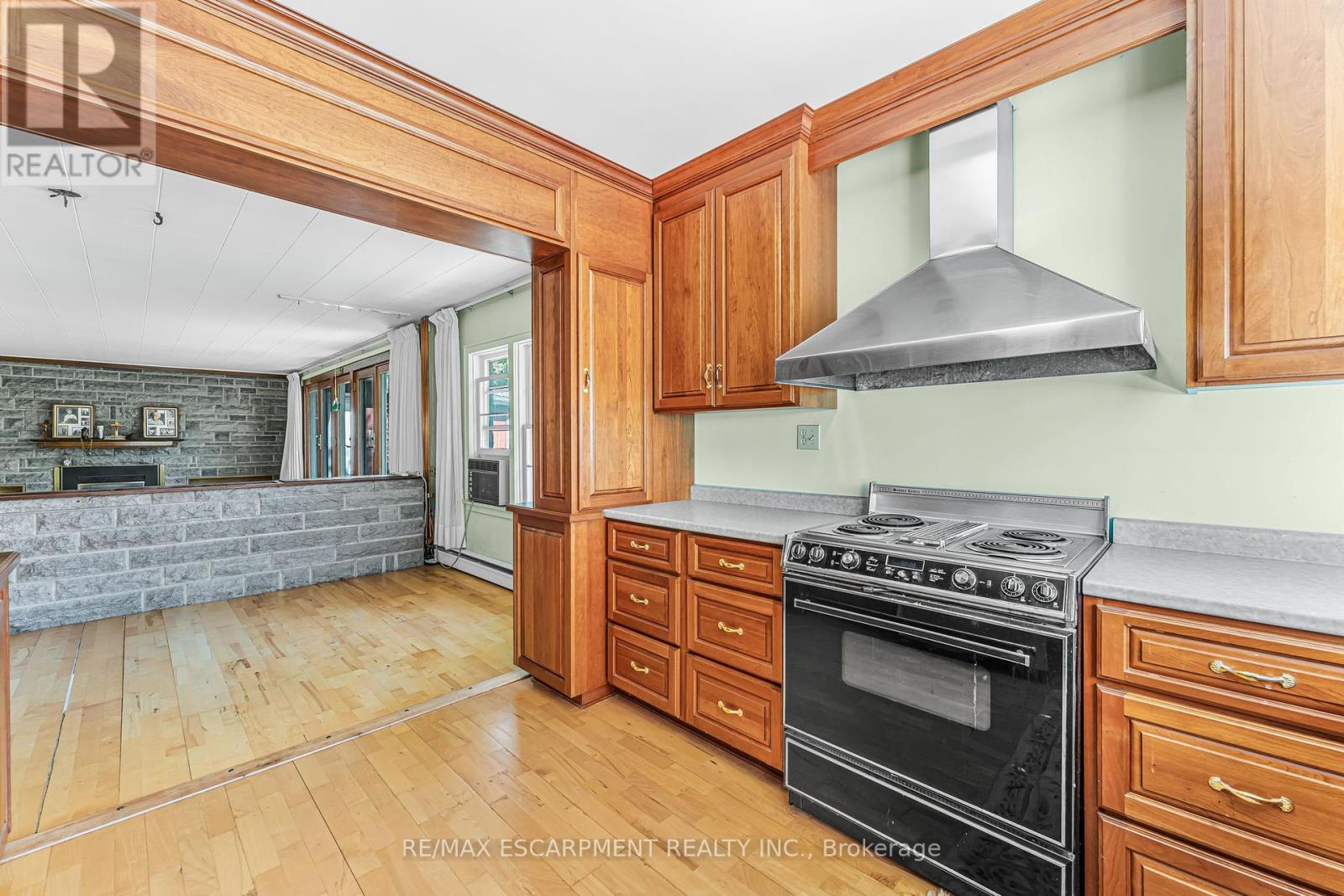 21 First Avenue, Welland, Ontario  L3C 1X7 - Photo 18 - X12430810