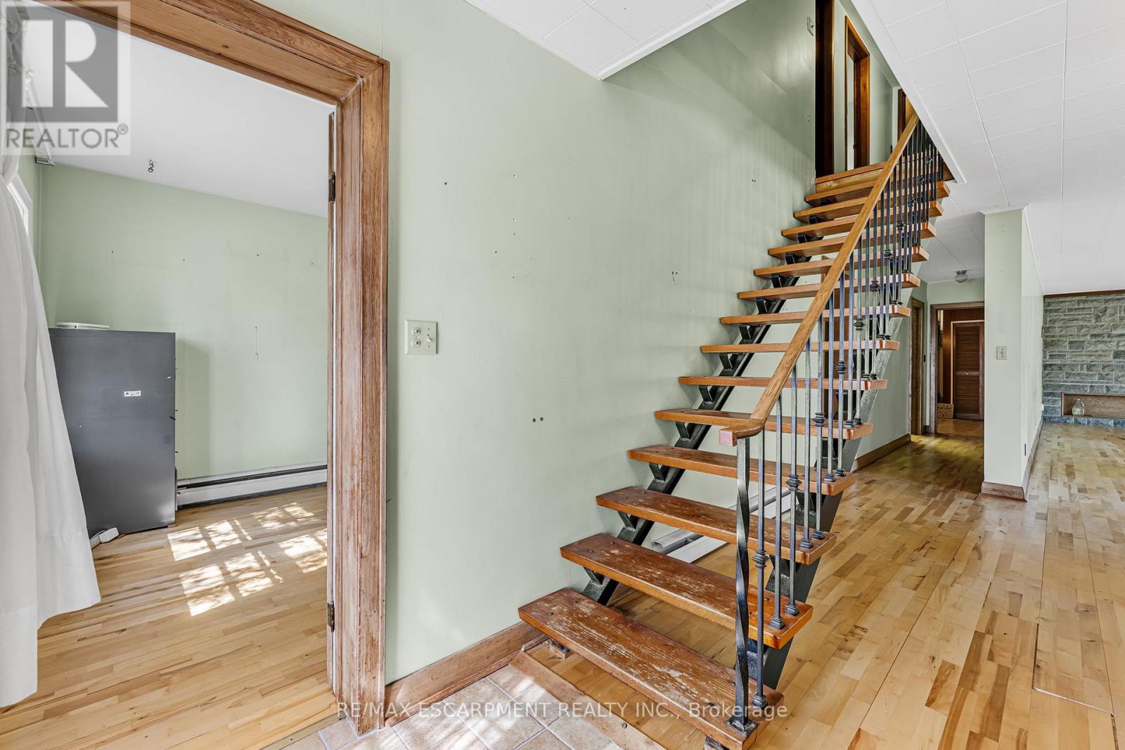 21 First Avenue, Welland, Ontario  L3C 1X7 - Photo 5 - X12430810