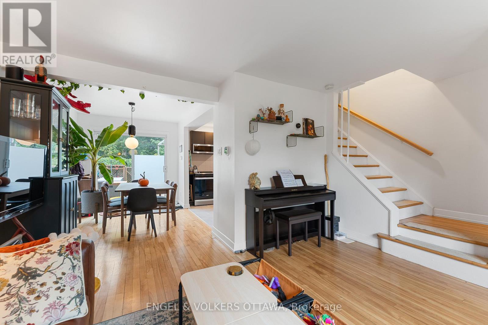 1236 Summerville Avenue, Ottawa, Ontario  K1Z 8G5 - Photo 4 - X12430842