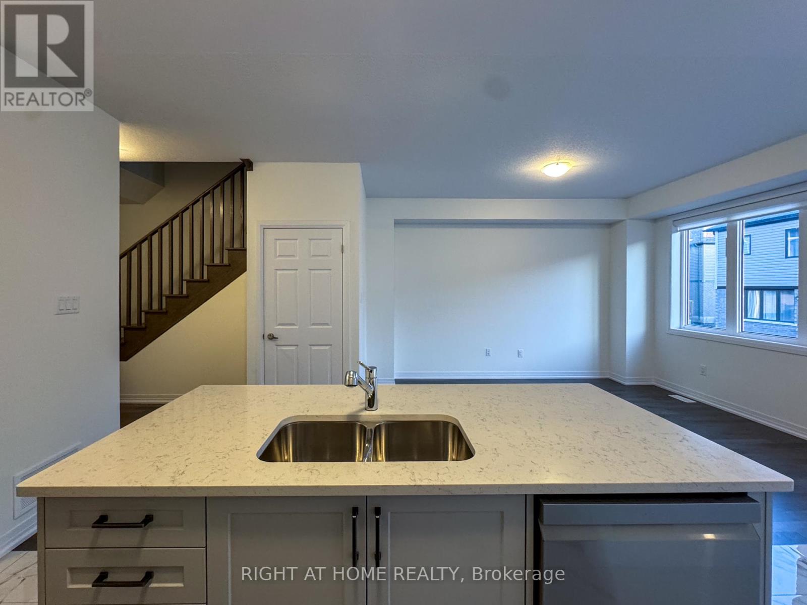 79 Brighton Lane, Thorold (Rolling Meadows), Ontario  L2V 0N8 - Photo 9 - X12430827