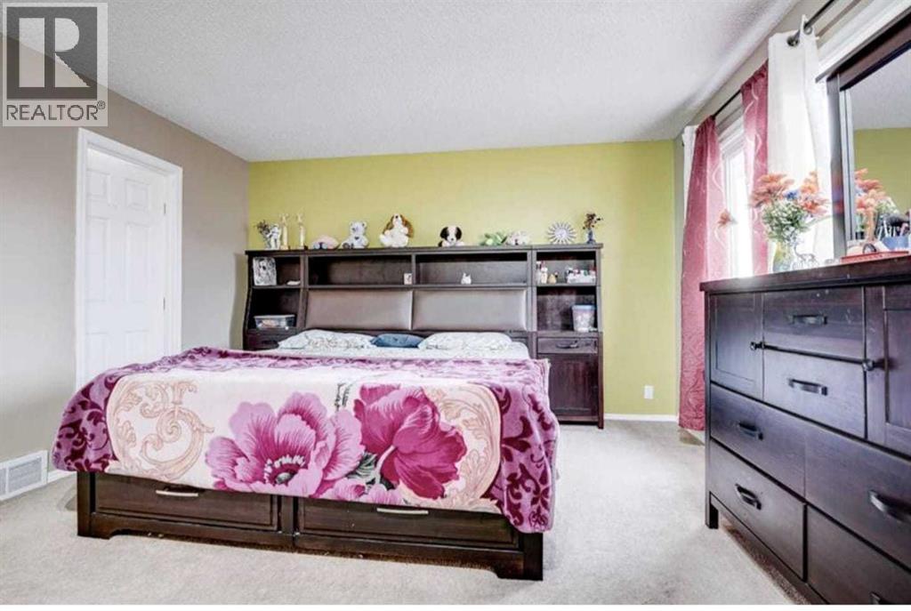 95 Castlegreen Close, Calgary, Alberta  T3J 1Y6 - Photo 7 - A2260442