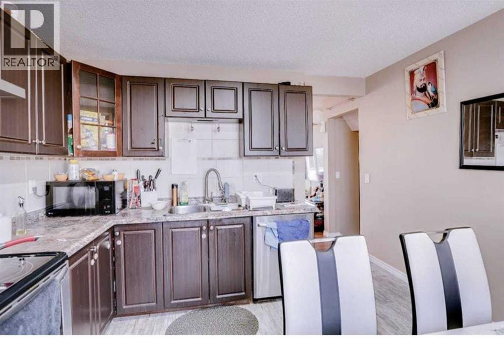 95 Castlegreen Close, Calgary, Alberta  T3J 1Y6 - Photo 6 - A2260442