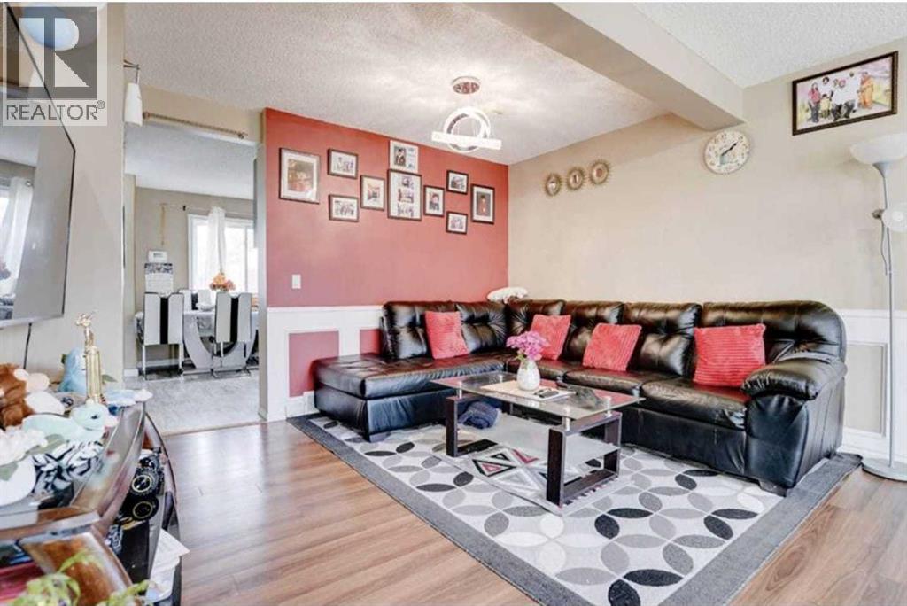 95 Castlegreen Close, Calgary, Alberta  T3J 1Y6 - Photo 2 - A2260442