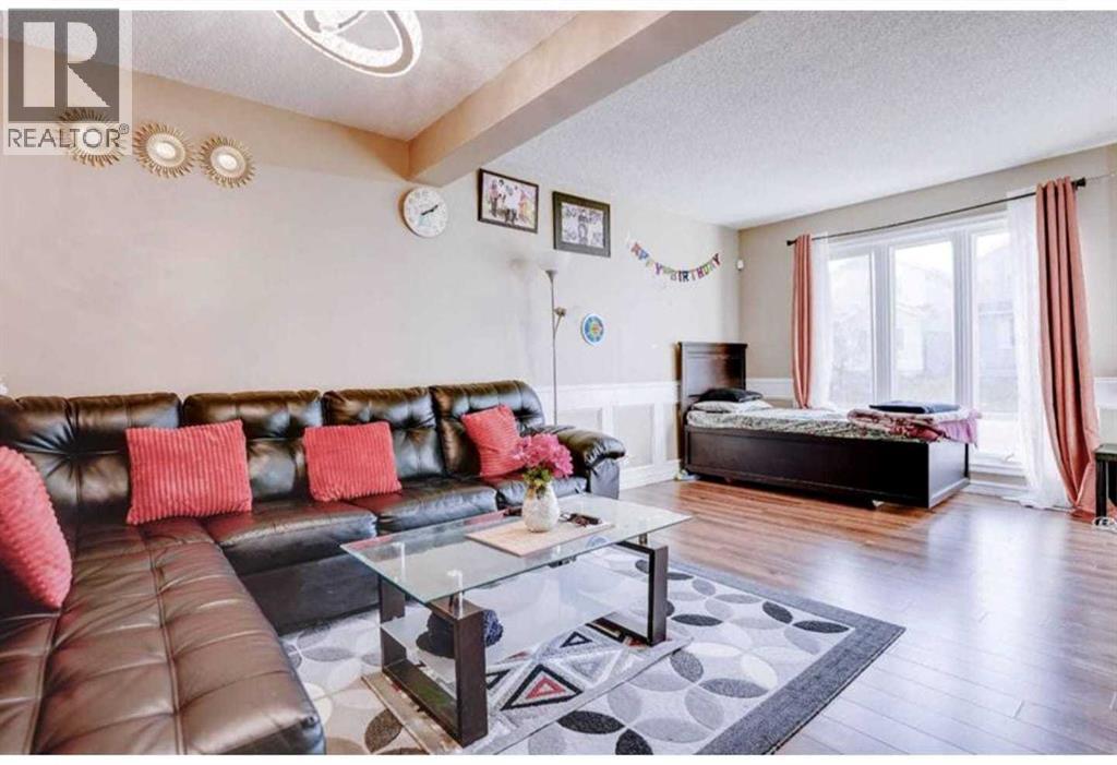 95 Castlegreen Close, Calgary, Alberta  T3J 1Y6 - Photo 3 - A2260442