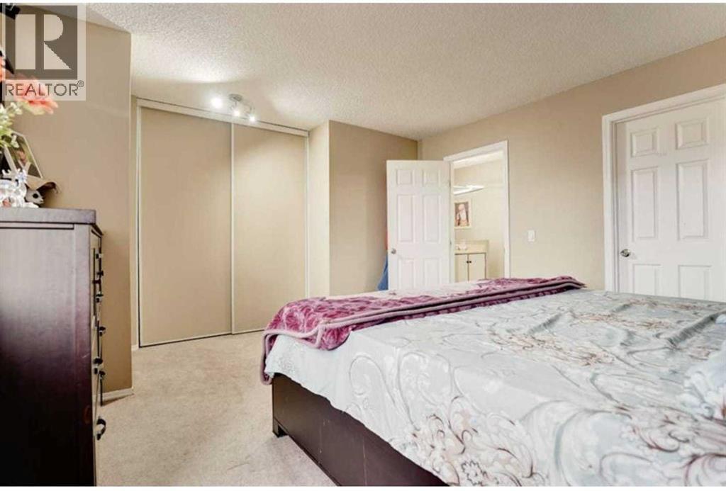 95 Castlegreen Close, Calgary, Alberta  T3J 1Y6 - Photo 8 - A2260442