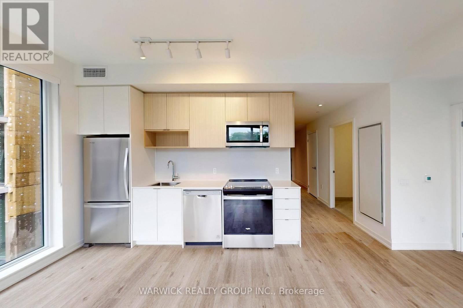 303 - 4365 Bloor Street W, Toronto, Ontario  M9C 1R3 - Photo 2 - W12417474