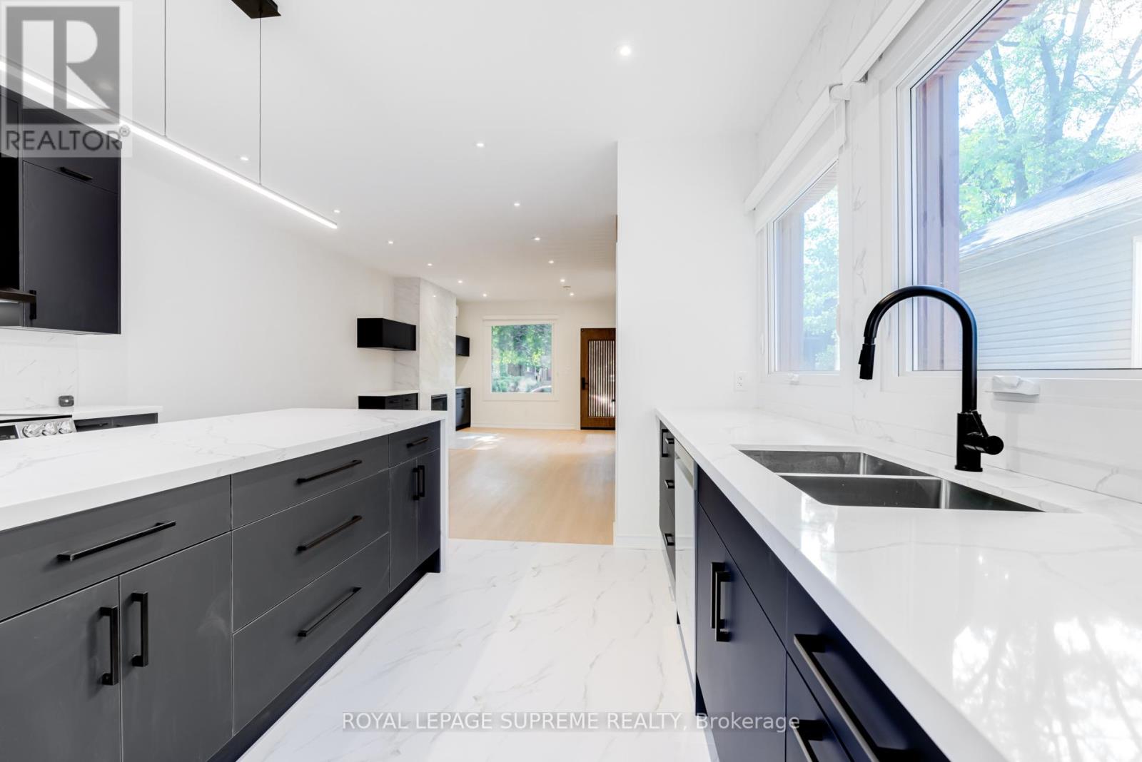 11a Condor Avenue, Toronto, Ontario  M4J 3M5 - Photo 10 - E12430840