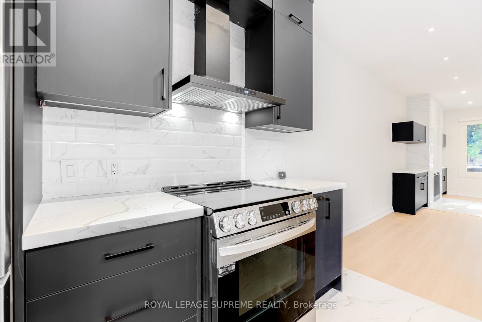 11a Condor Avenue, Toronto, Ontario  M4J 3M5 - Photo 13 - E12430840