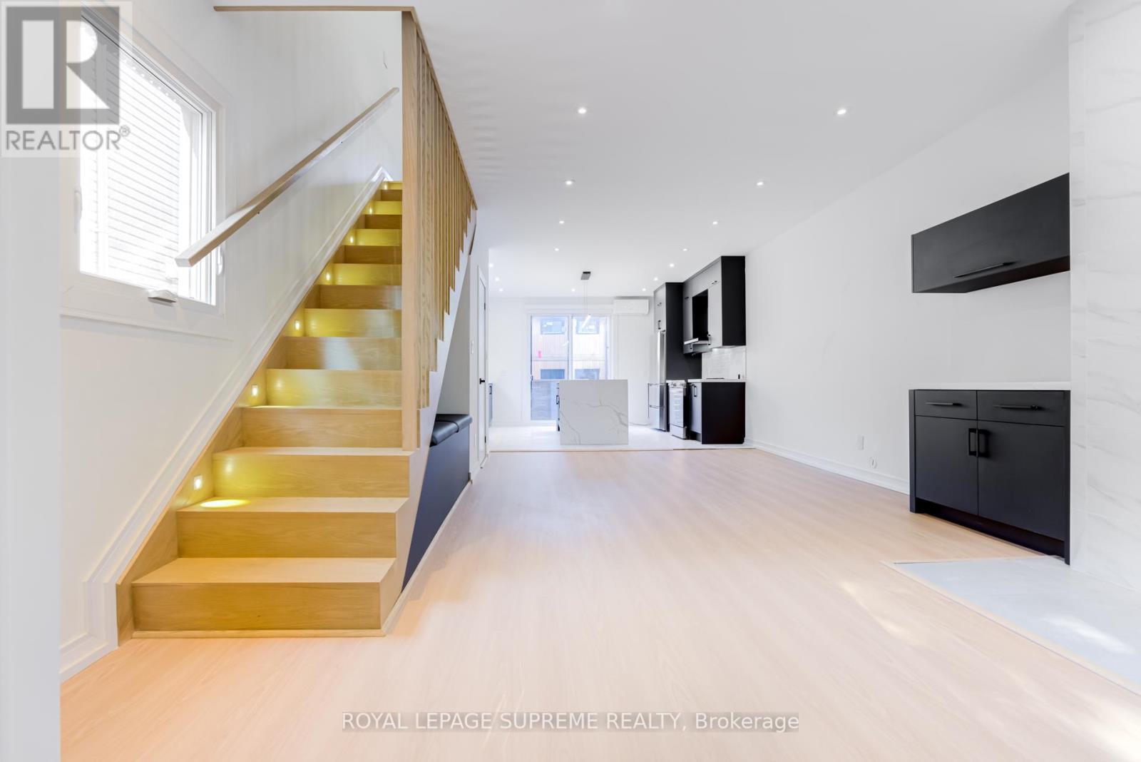 11a Condor Avenue, Toronto, Ontario  M4J 3M5 - Photo 3 - E12430840