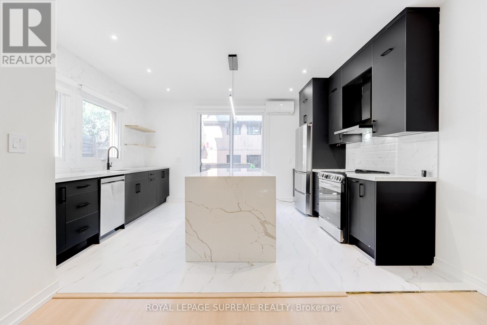 11a Condor Avenue, Toronto, Ontario  M4J 3M5 - Photo 8 - E12430840