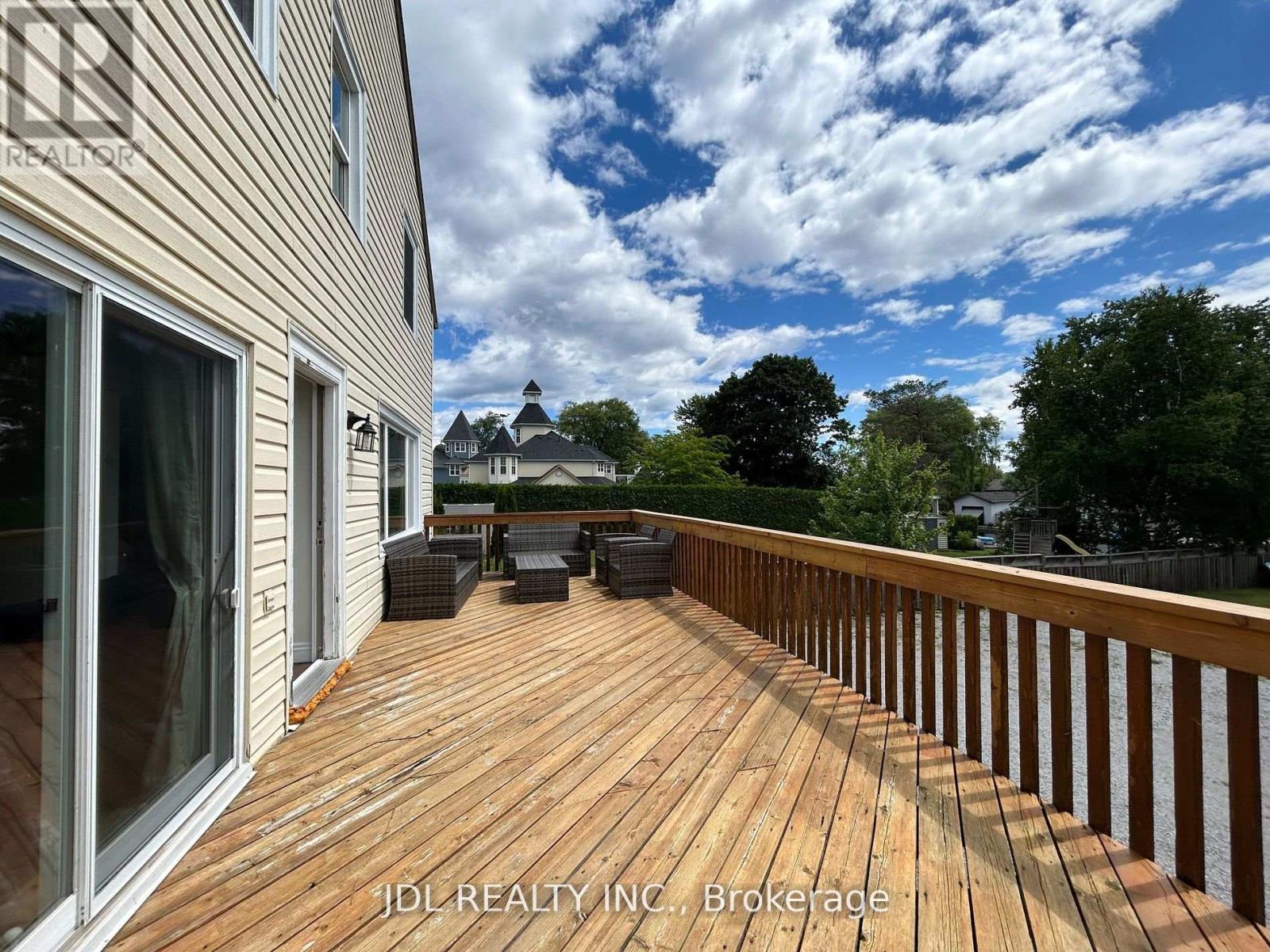11 Red Robin Road, Georgina, Ontario  L4P 3E9 - Photo 16 - N12430830