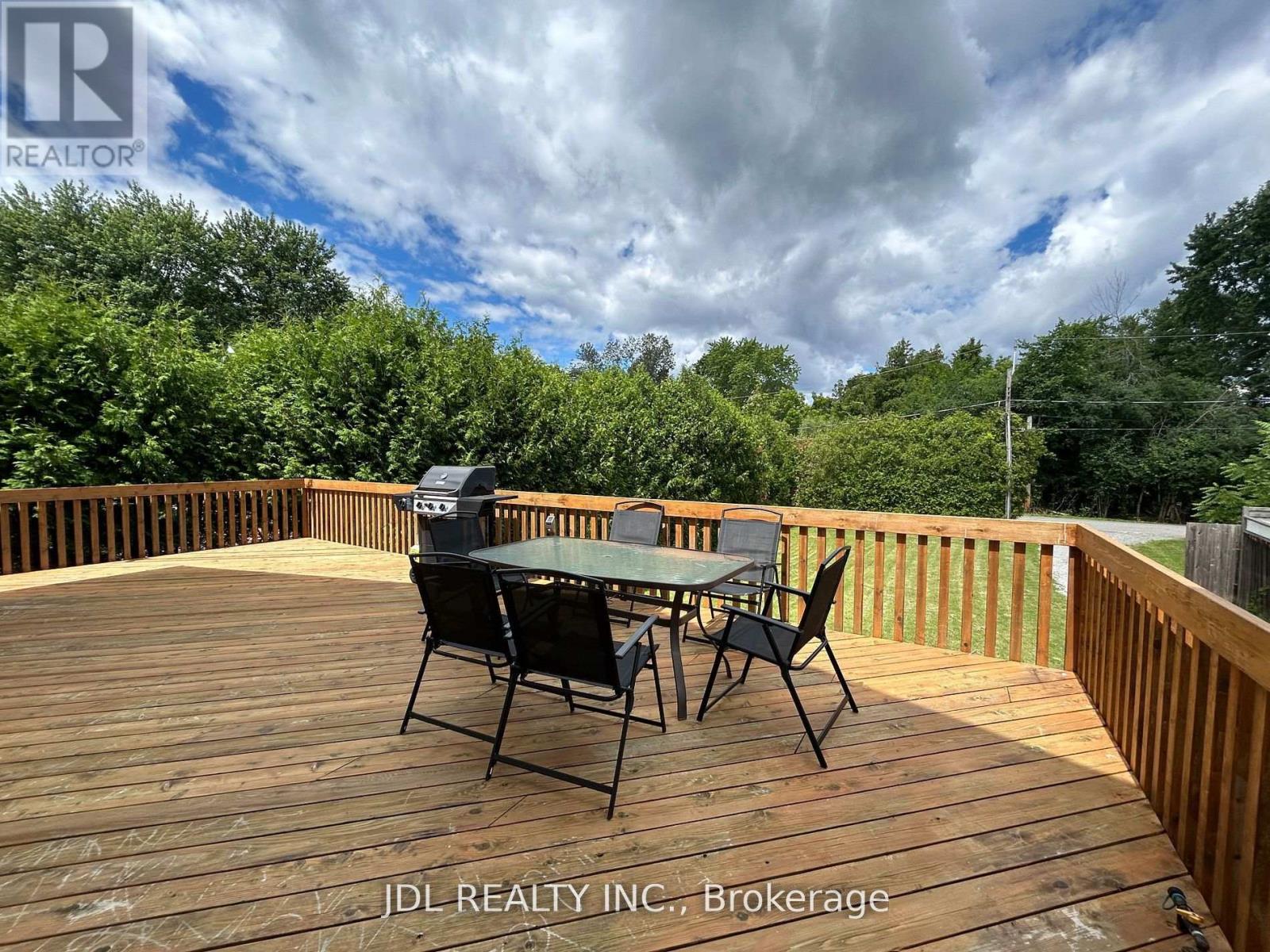 11 Red Robin Road, Georgina, Ontario  L4P 3E9 - Photo 17 - N12430830