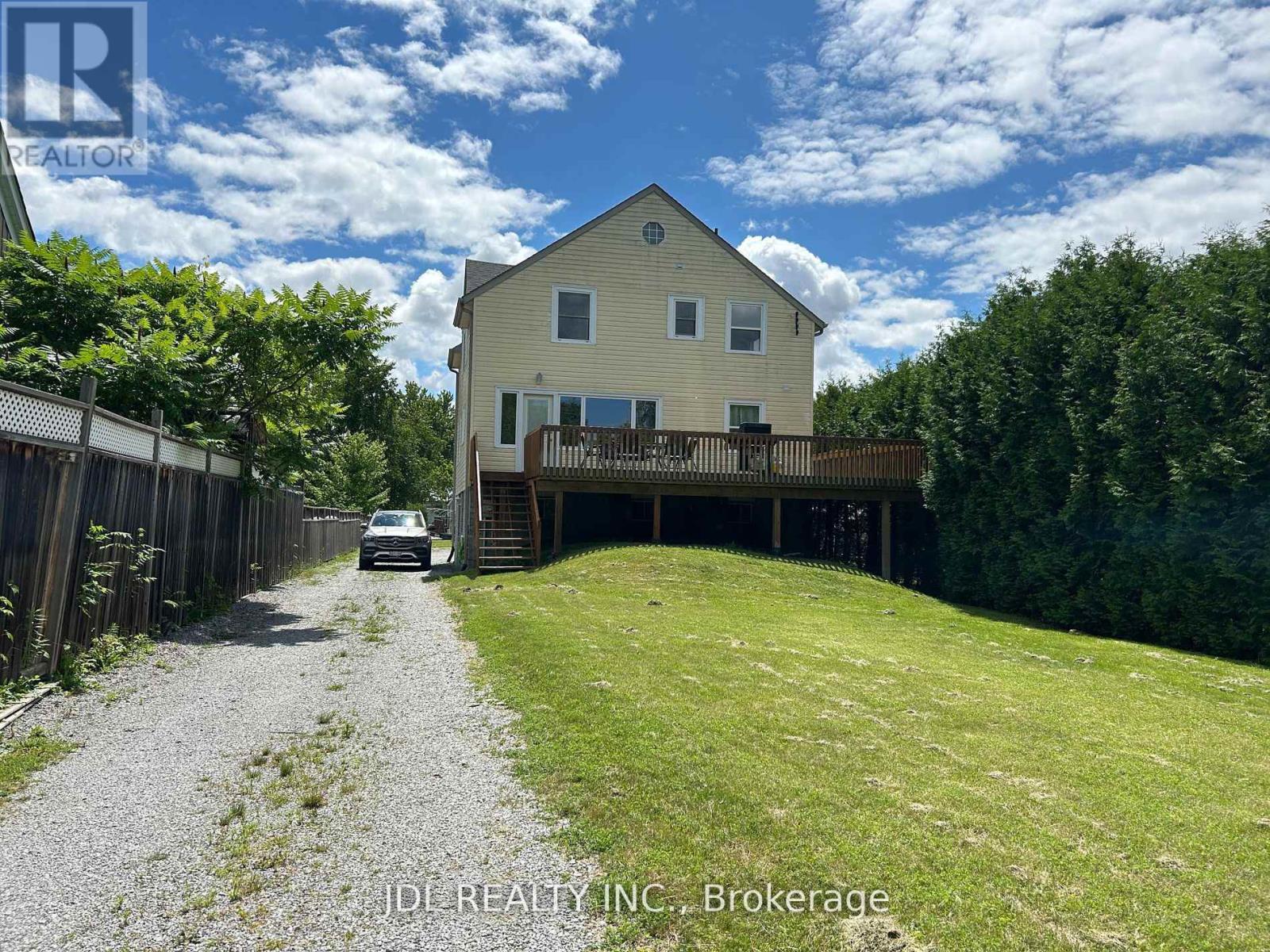 11 Red Robin Road, Georgina, Ontario  L4P 3E9 - Photo 2 - N12430830