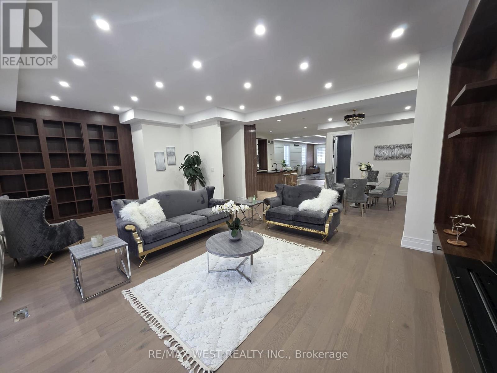 103 Gurnett Street, Aurora (Aurora Village), Ontario  L4G 1P5 - Photo 10 - N12430841