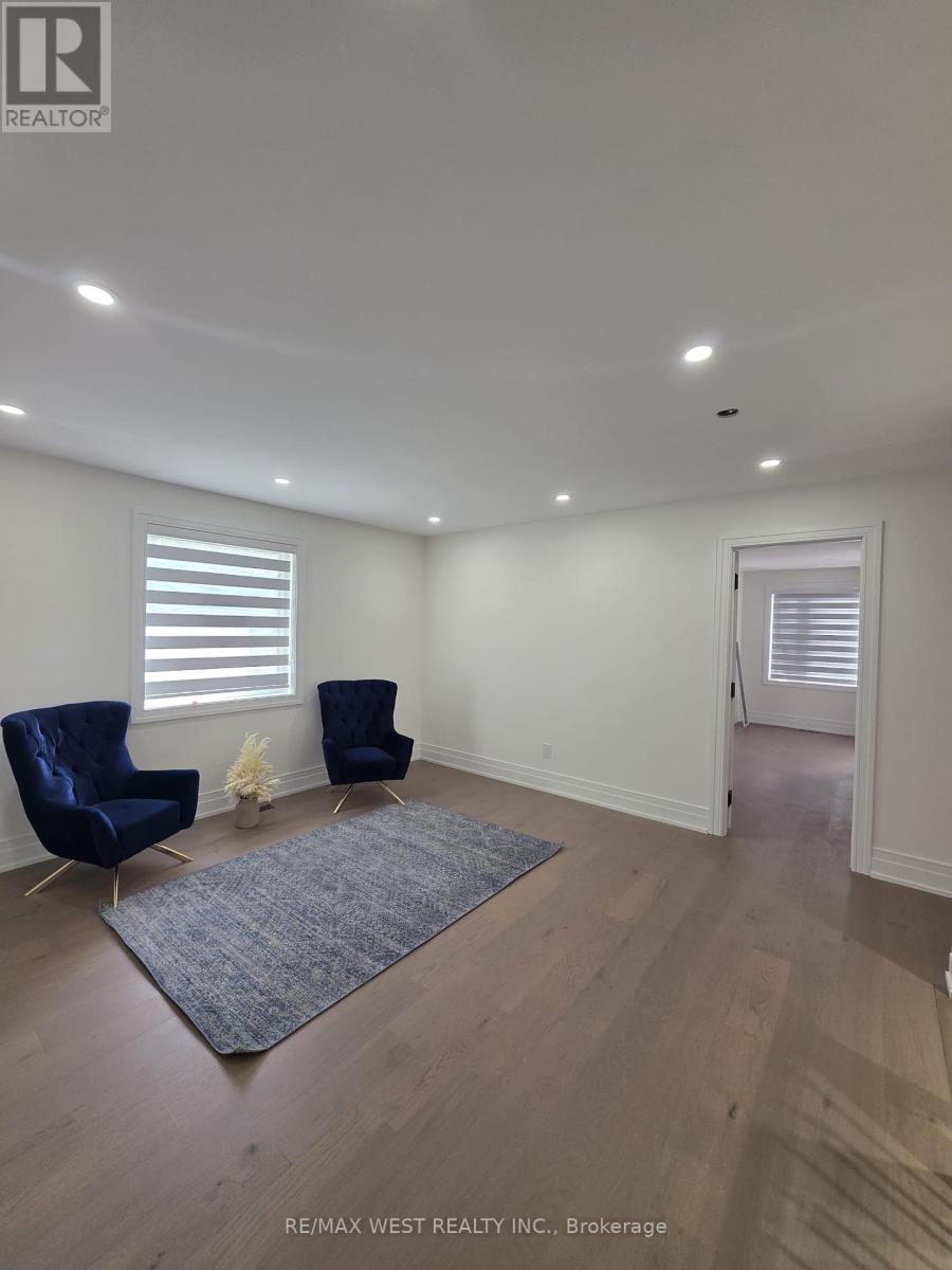 103 Gurnett Street, Aurora (Aurora Village), Ontario  L4G 1P5 - Photo 13 - N12430841
