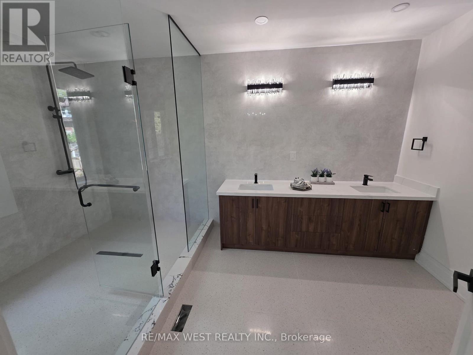 103 Gurnett Street, Aurora (Aurora Village), Ontario  L4G 1P5 - Photo 29 - N12430841