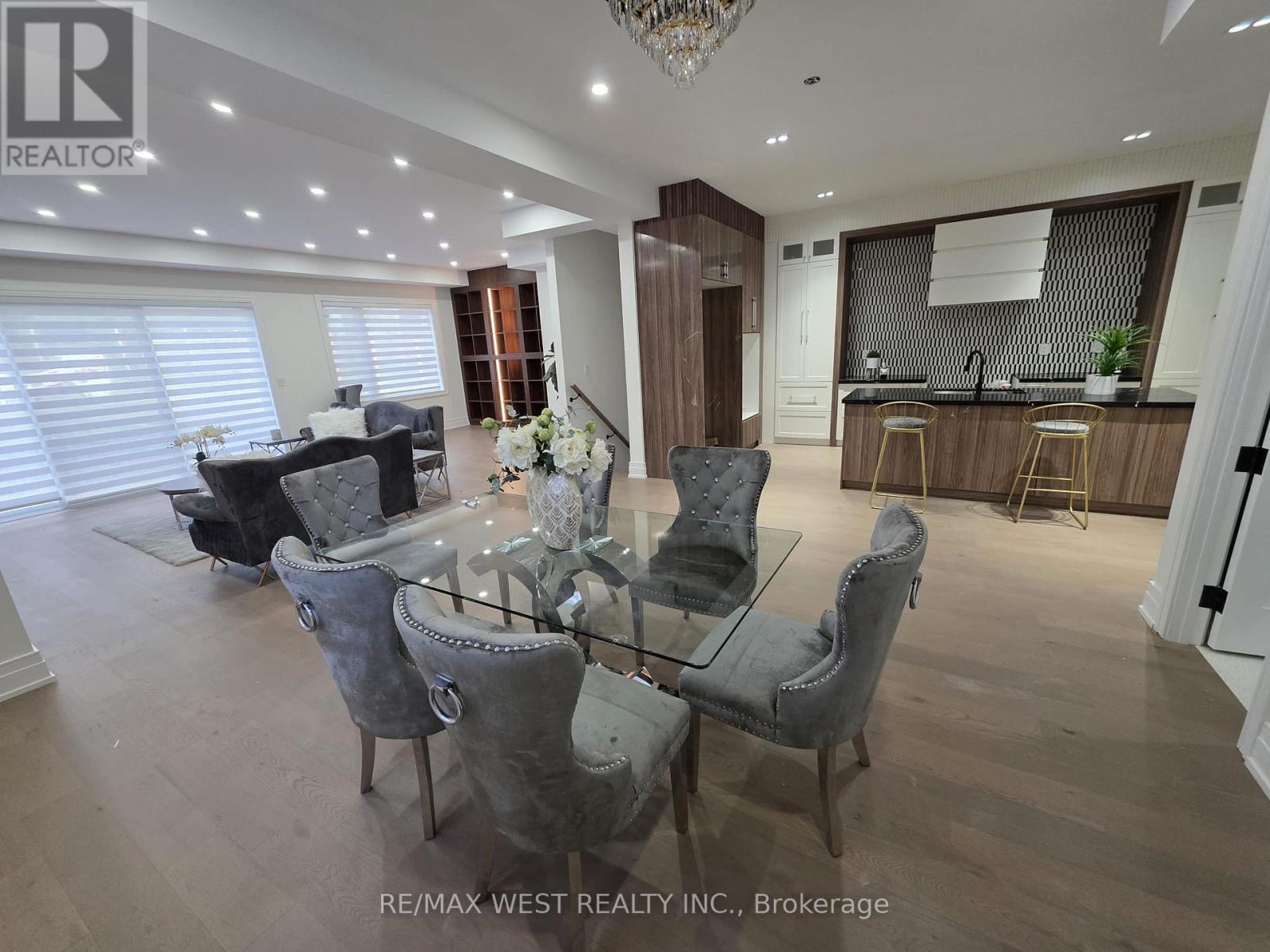 103 Gurnett Street, Aurora (Aurora Village), Ontario  L4G 1P5 - Photo 5 - N12430841