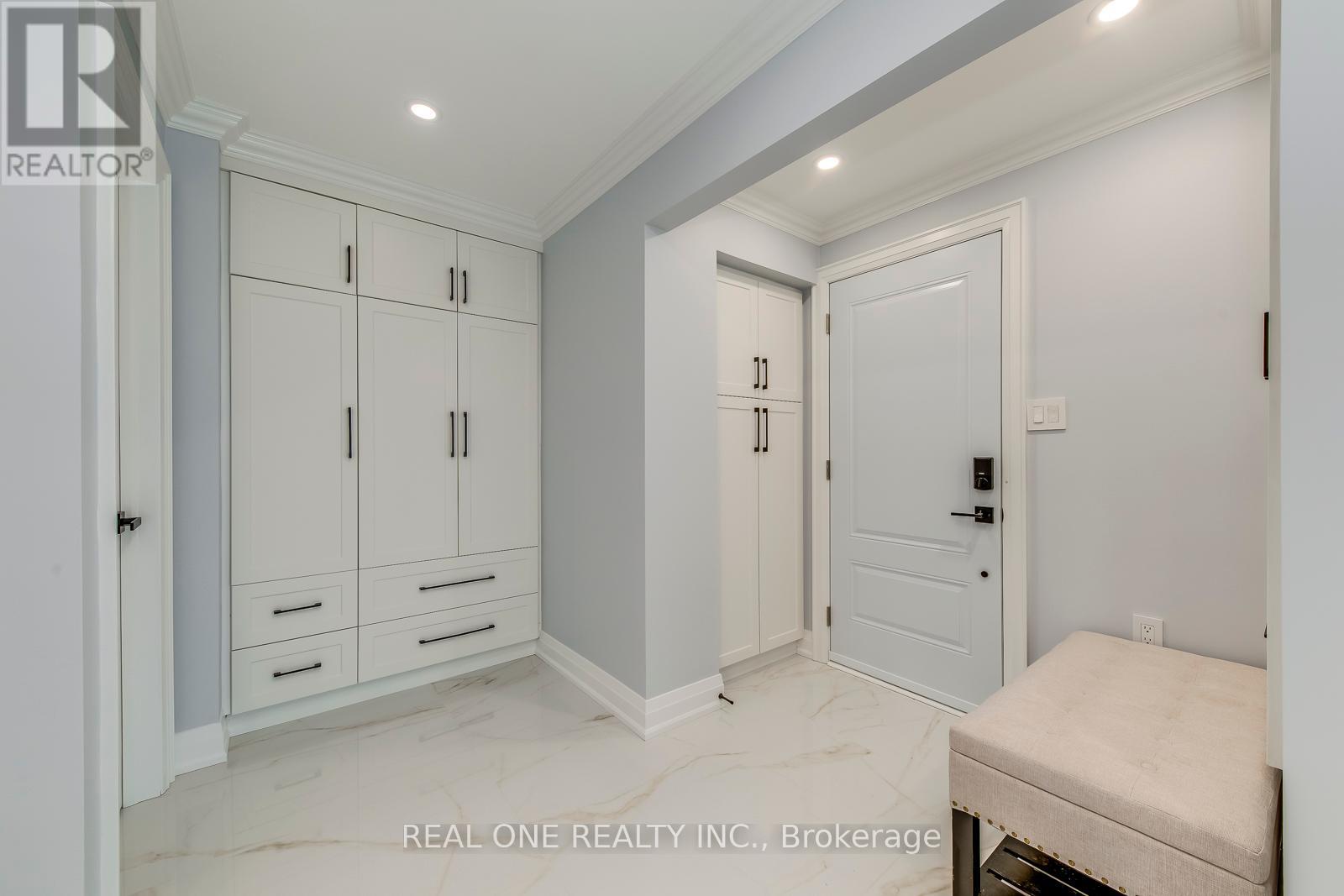 6150 Duford Drive, Mississauga, Ontario  L5V 1A6 - Photo 4 - W12430834