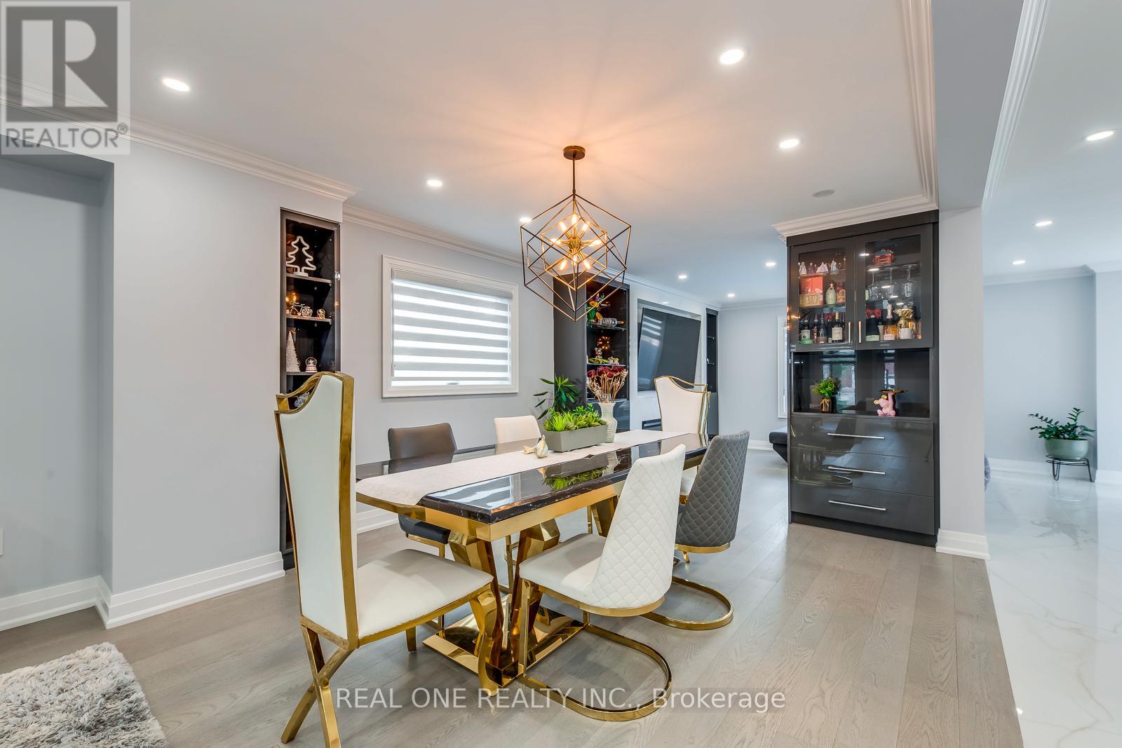6150 Duford Drive, Mississauga, Ontario  L5V 1A6 - Photo 7 - W12430834