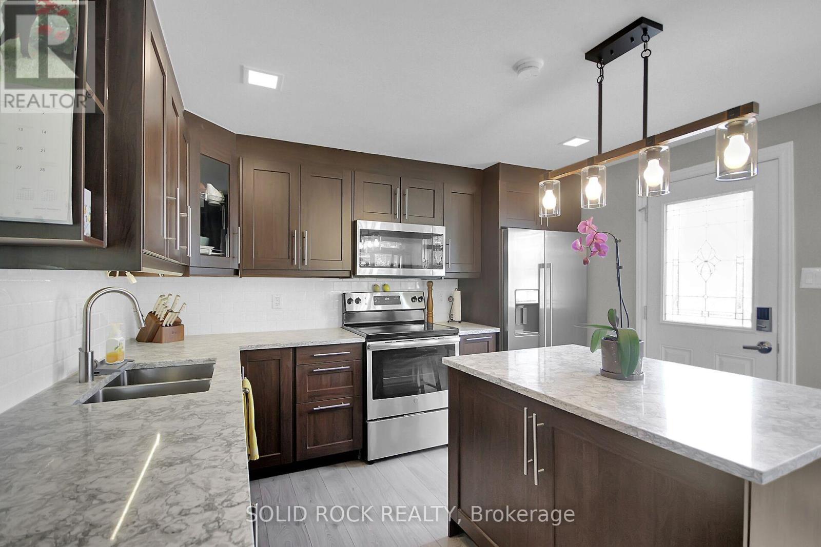 7312 Bank Street, Ottawa, Ontario  K0A 2P0 - Photo 6 - X12430850