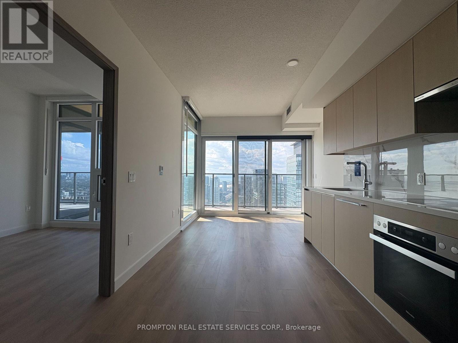 4612 - 3 Concord Cityplace Way, Toronto, Ontario  M5V 0X4 - Photo 2 - C12430848