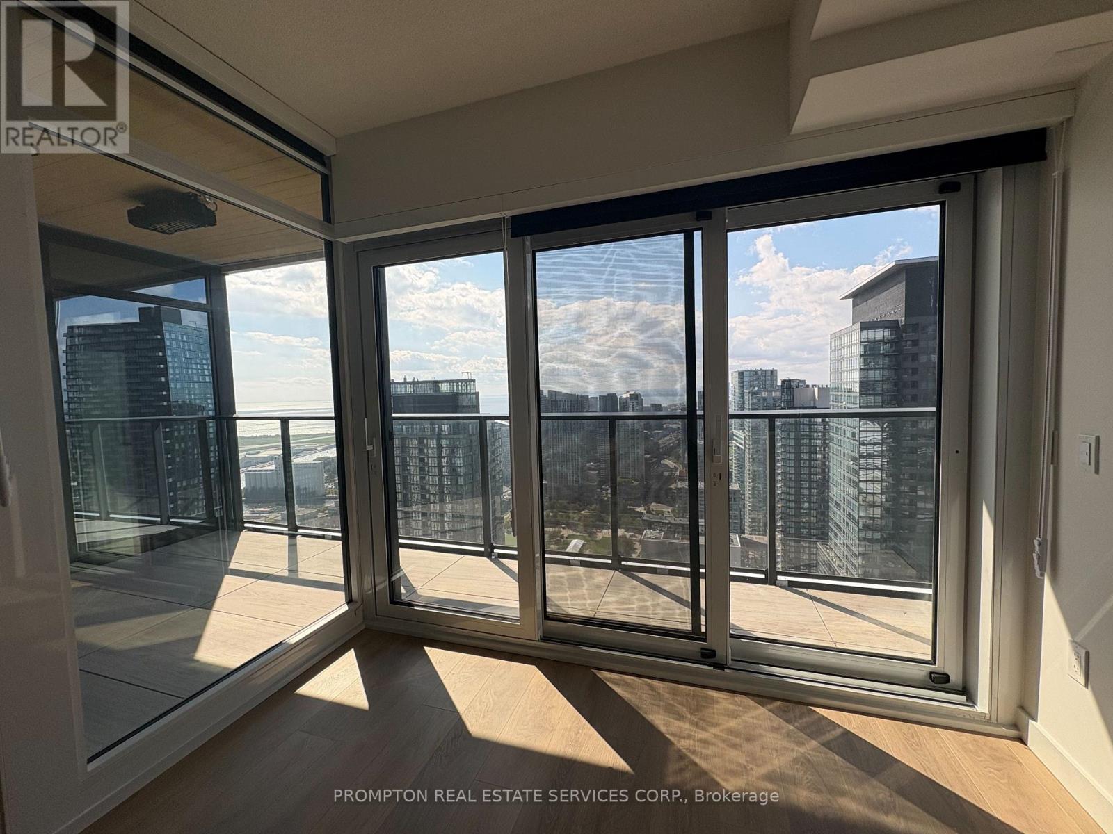4612 - 3 Concord Cityplace Way, Toronto, Ontario  M5V 0X4 - Photo 4 - C12430848