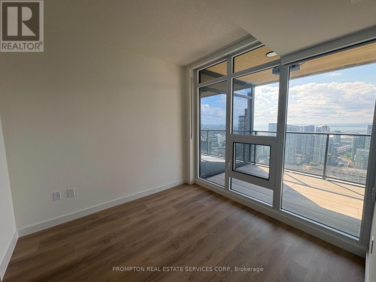 4612 - 3 Concord Cityplace Way, Toronto, Ontario  M5V 0X4 - Photo 5 - C12430848