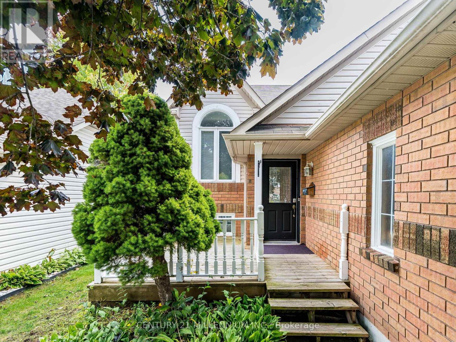 425 Elmwood Court, Oshawa, Ontario  L1G 7X8 - Photo 2 - E12430847