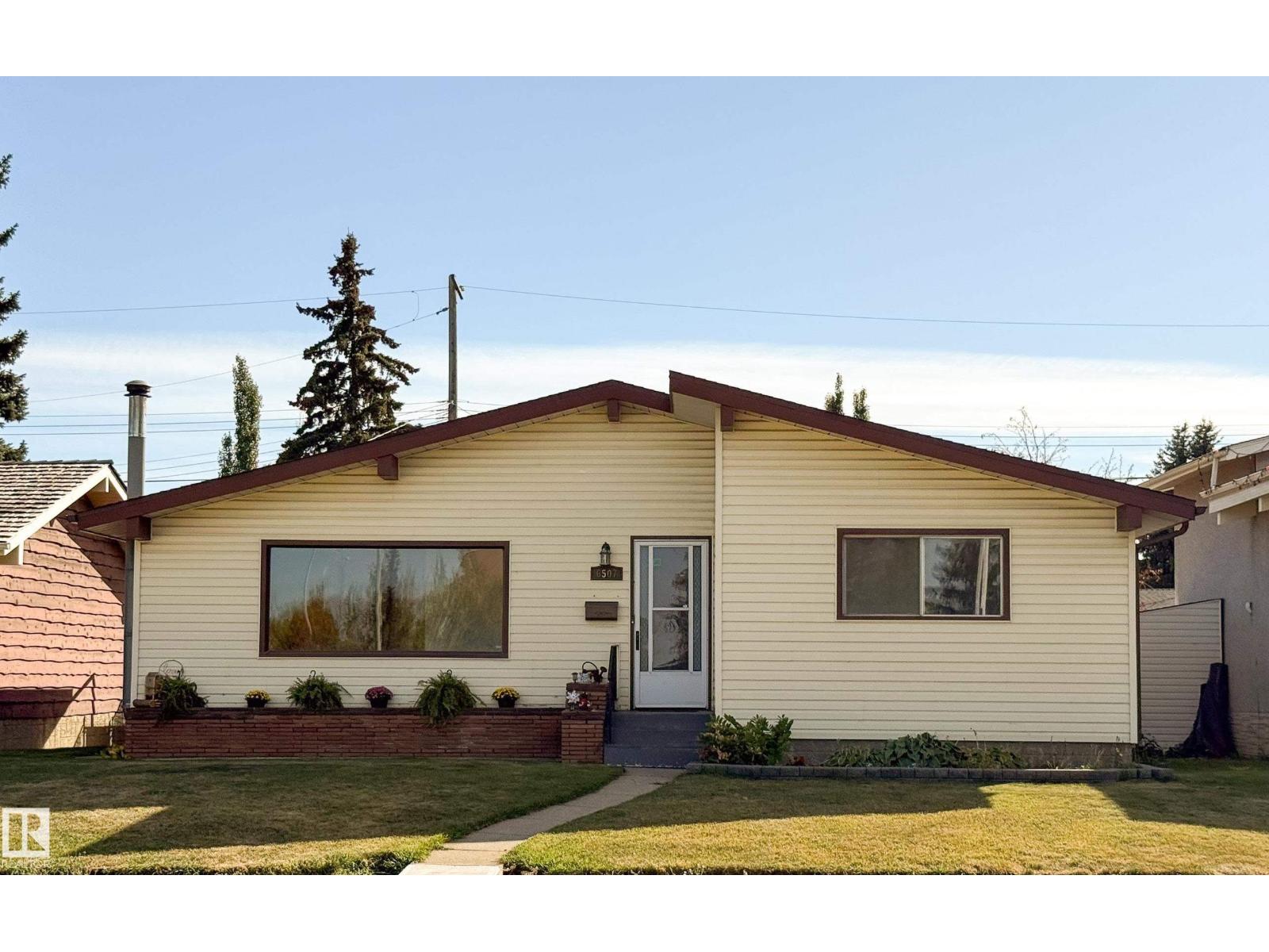 6507 98 AV NW, Edmonton, Alberta