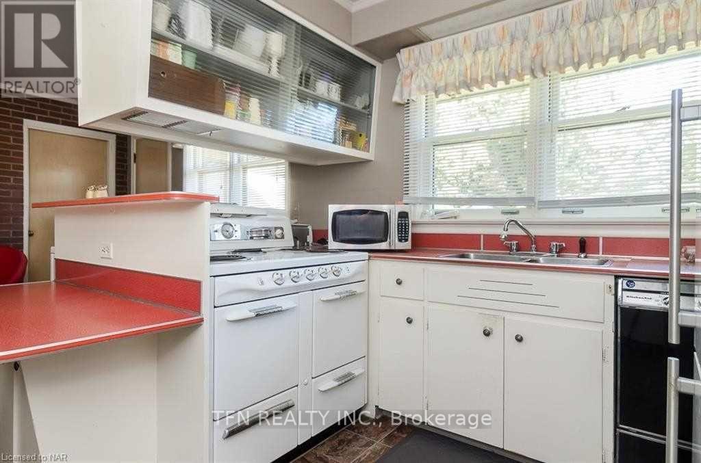 5950 Corwin Avenue, Niagara Falls (Dorchester), Ontario  L2G 5L2 - Photo 20 - X12430849