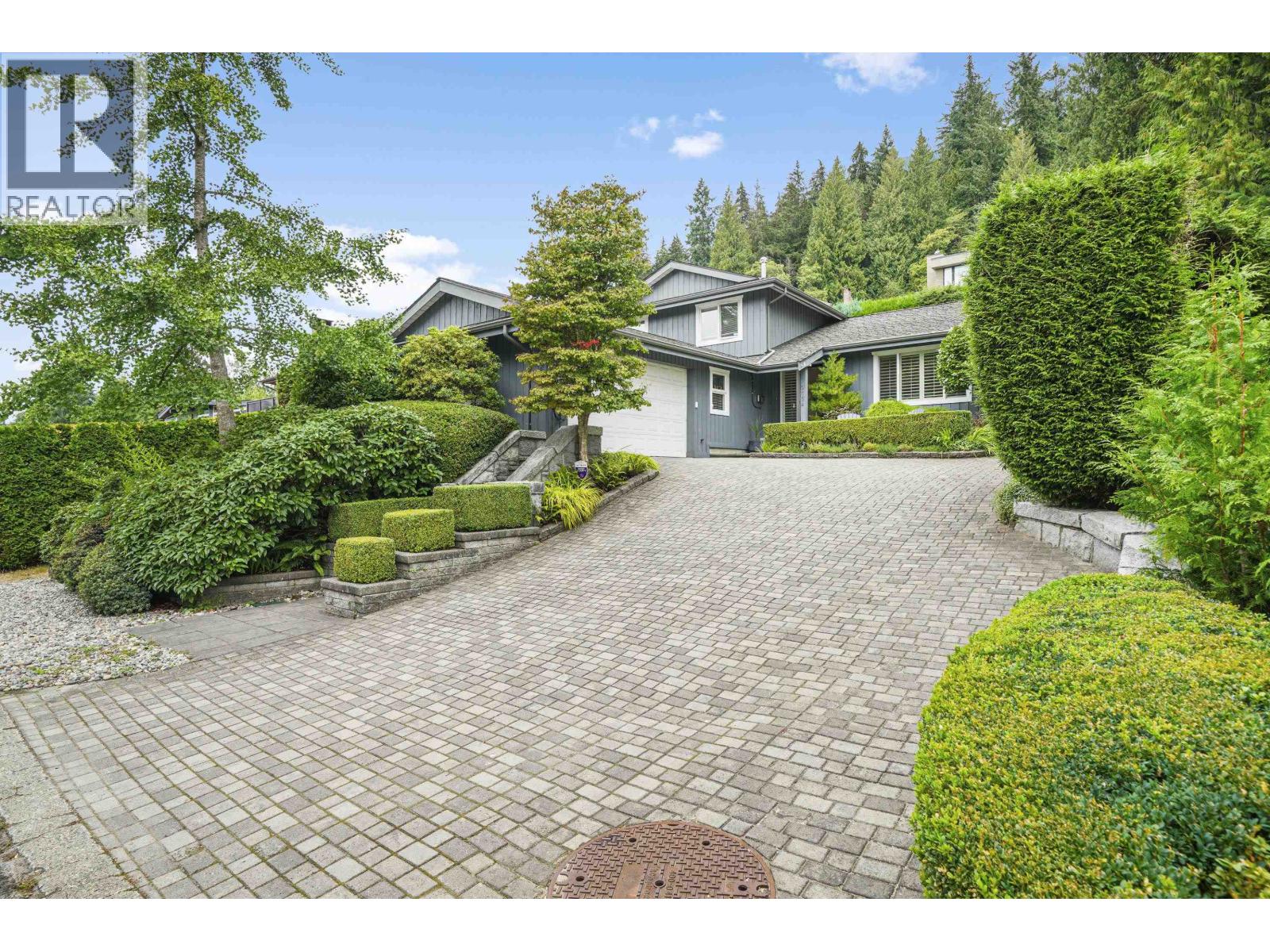 5154 Ranger Avenue, North Vancouver, British Columbia  V7R 3M4 - Photo 2 - R3050381