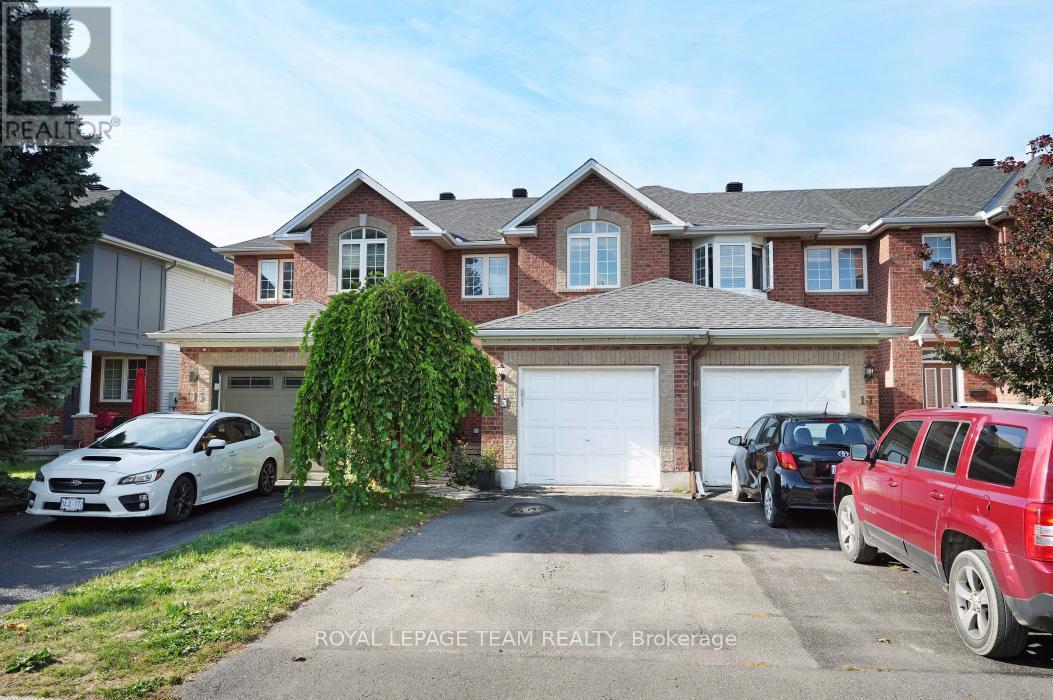 13 Grammercy Park, Ottawa, Ontario  K2C 4C7 - Photo 2 - X12430858
