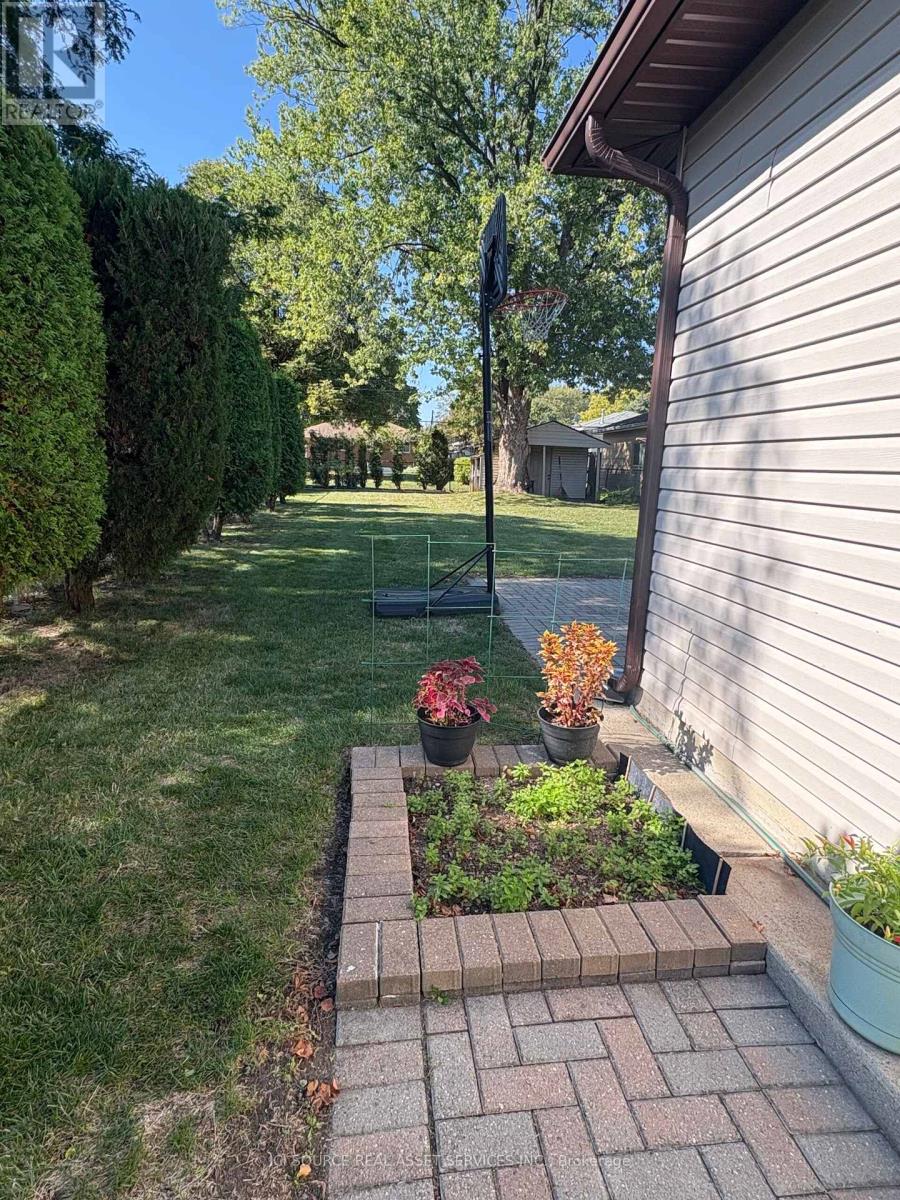 1657 Glendale Avenue, Windsor, Ontario  N8T 2N1 - Photo 24 - X12425438