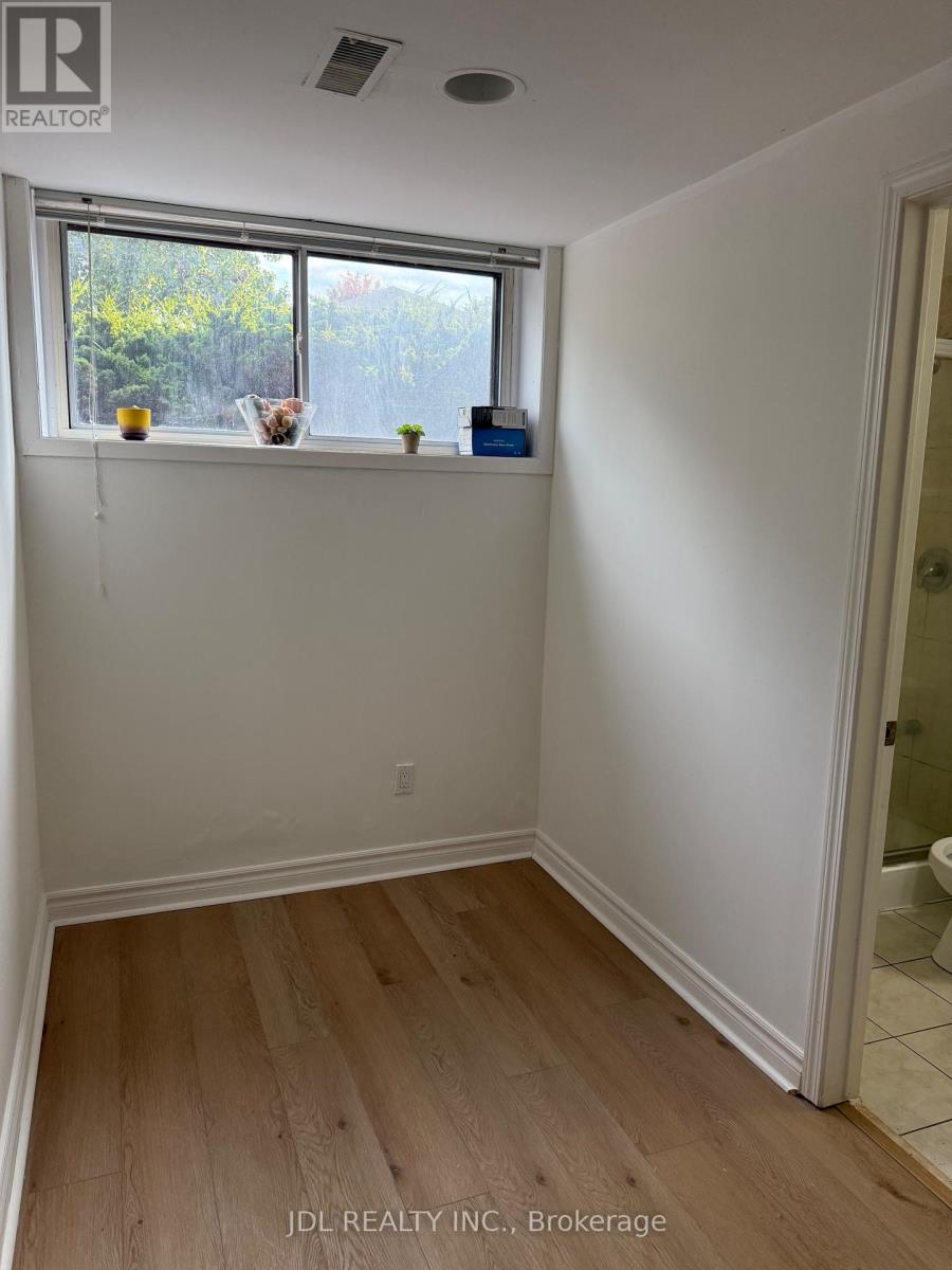 Bsmt - 20 Maureen Drive, Toronto, Ontario  M2K 1J8 - Photo 10 - C12430875